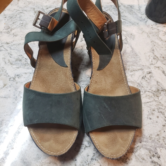 John Fluevog Women’s Size 8 Teal Sandals, Buckle S - Picture 2 of 10